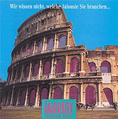 Werbung aus dem Jahr 1992: Pinke Jalousien am Kolosseum in Rom