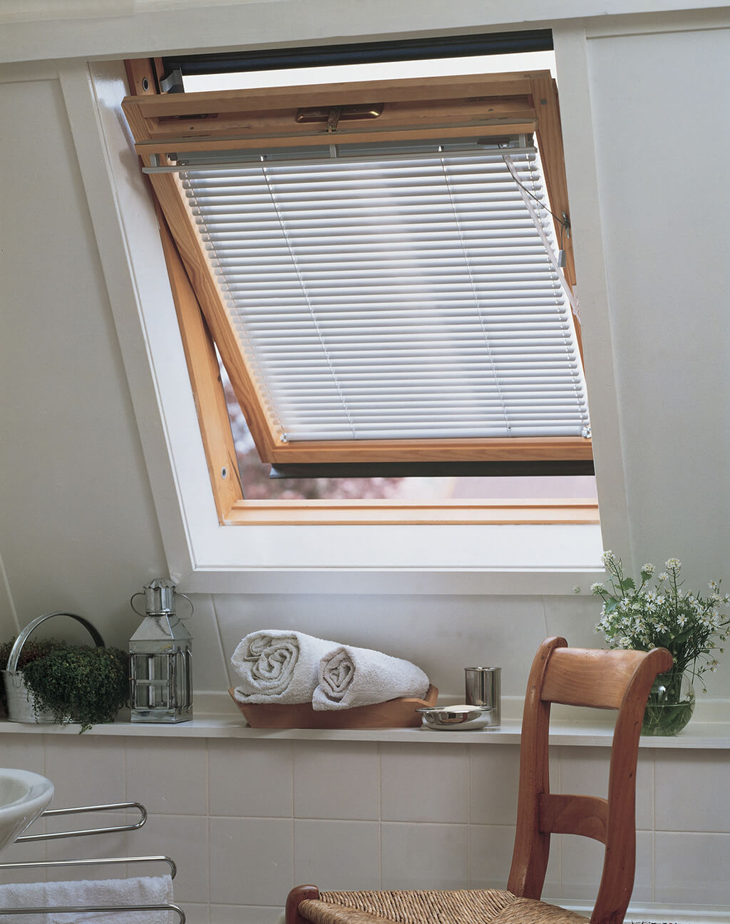 Elegante Alu-Jalousie in silber für Ihr Dachfenster