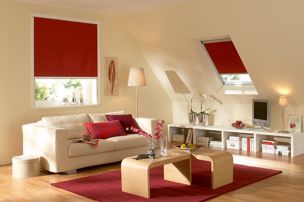 Rollo Verdunkelung Rot Dachfenster 02