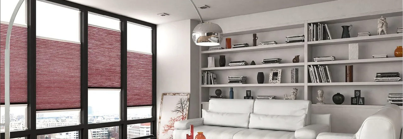 Rotes Teba Plissee mit Wohnwand