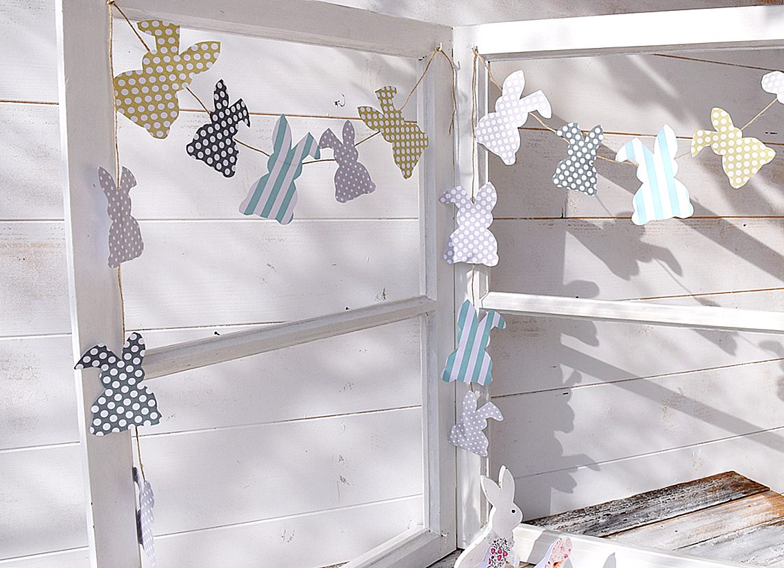 Deko-Fenster mit DIY-Osterhasengirlande