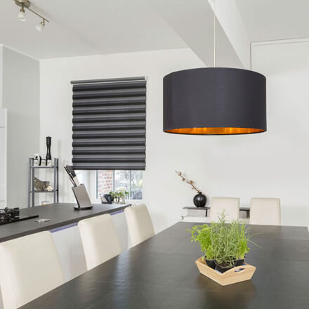 Abdunkelung nach Maß mit Doppelrollos in der Küche Doppelrollos zur Abdunkelung in der Küche
