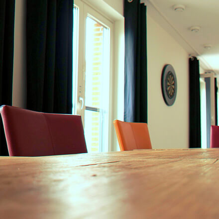 Schallschutzvorhang in Theater, Fabrikhallen, Diskotheken, Bars