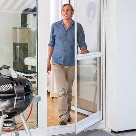 Insektenschutz Drehrahmentür in klassischem weiß