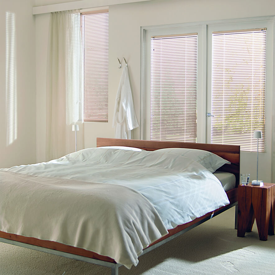 Jalousien mit Schnurzug / Schnurwende ihn beige im Schlafzimmer