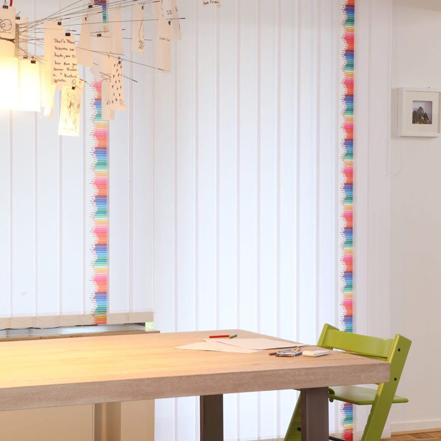 Lamellenvorhänge mit Creativprint Stifte im Esszimmer Lamellenvorhänge Creativprint Stifte