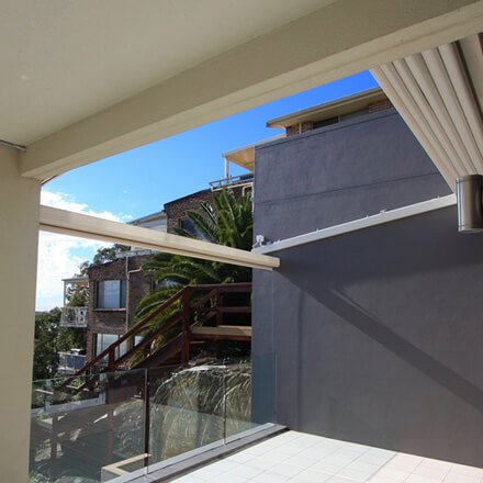 Pergola SUNRAIN S Dachterrasse