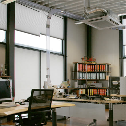 Praktisch: elektrische Plissees im Büro