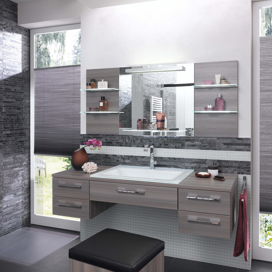 Plissees VS2 fest verspannt in Grau im Badezimmer