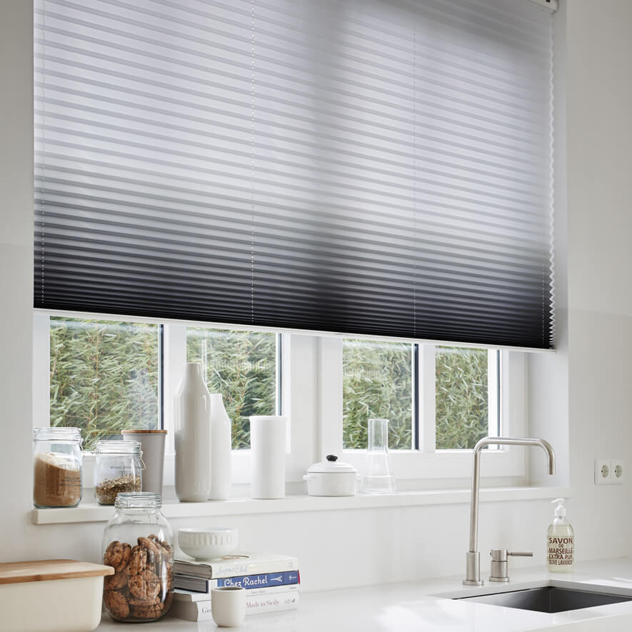 Plissees freihängend mit Schnurzug für die Küche im Ombré-Stil