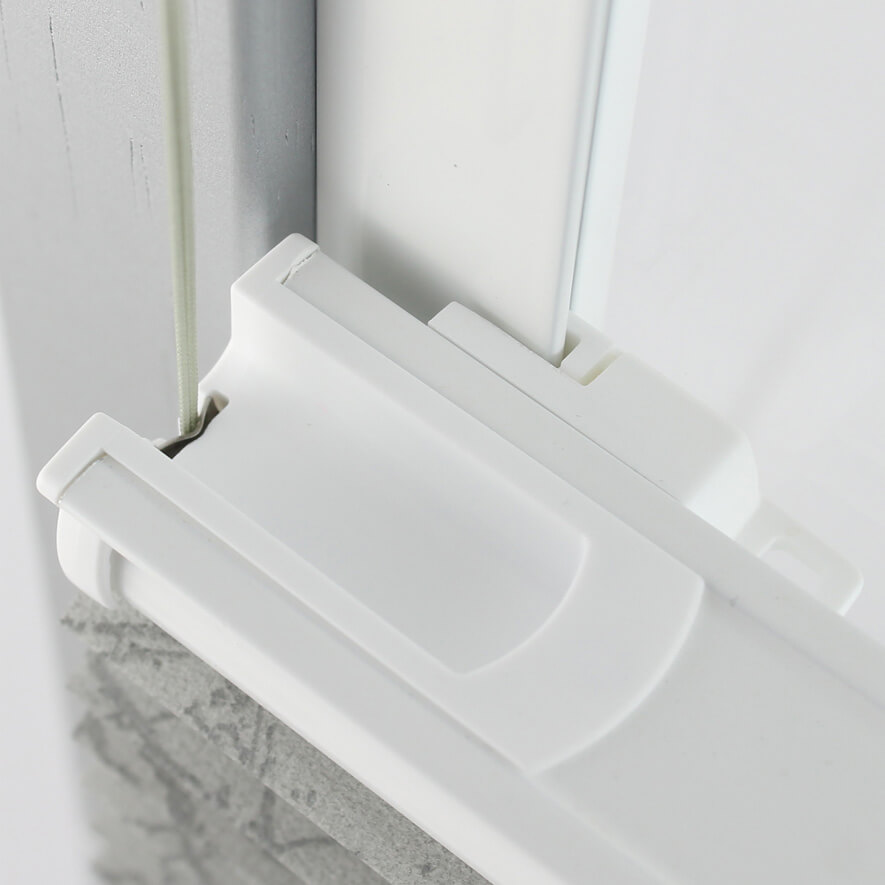 Plissees mit Seitenführungsschiene zum sicherer Halt!