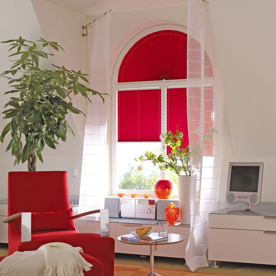 Halbrundes Plissee in rot als Fächer