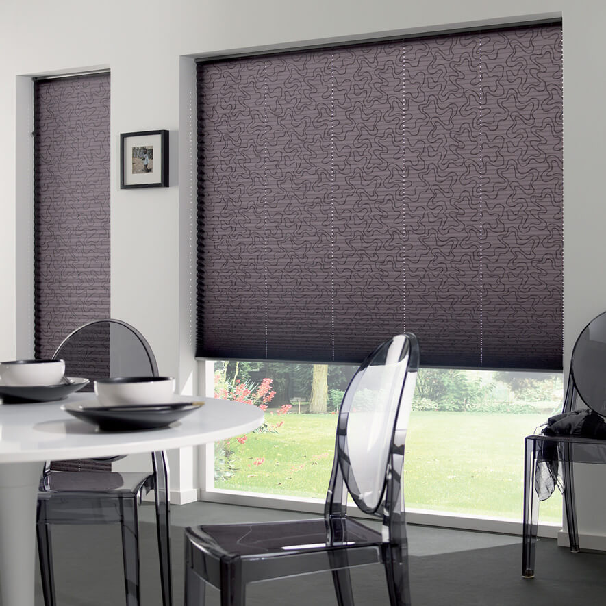 Abdunkleung im Esszimmer mit Grauen Dekor Plissees