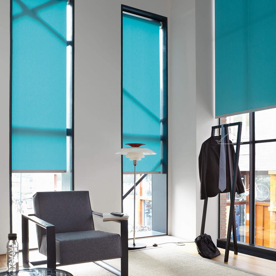 Sichtschutzrollo Farbe Türkis im Schlafzimmer