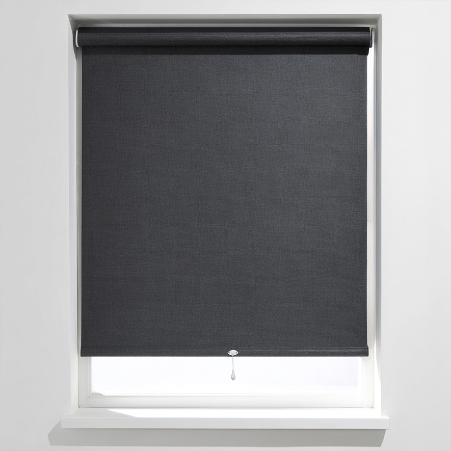 Weisse Rollos ohne Bohren im Wohnzimmer