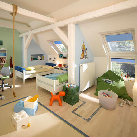 Blaues Velux Dachfenster Rollo im Kinderzimmer Blaues Velux Dachfenster Rollo im Kinderzimmer