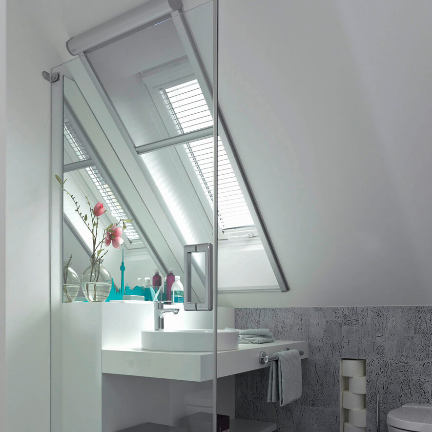 VELUX® Insektenschutzrollo im Badezimmer