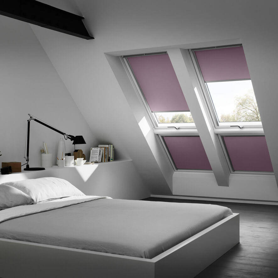 Ein Farbtupfer im Schlafzimmer mit VELUX® Verdunkelungsrollo in Rosé VELUX® Verdunkelungsrollo in Rosé