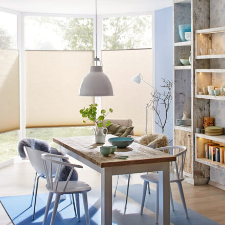 Blickdichte Wabenplissees im Esszimmer