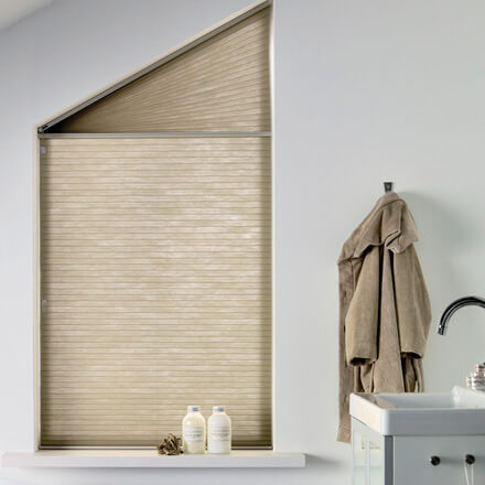 Wabenplissee Slope im Badezimmer