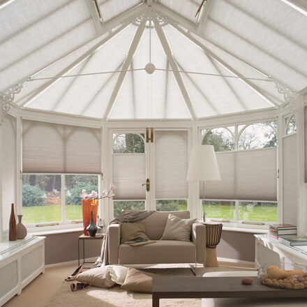 Wabenplissees im Wintergarten: Sonderformen für vielfältige Glasdächer