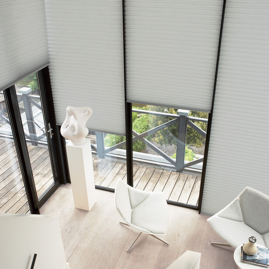 Elektrische Wabenplissees für große Glasfronten