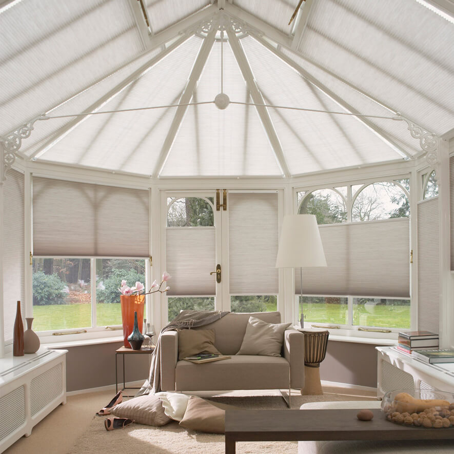 Wabenplissees im Wintergarten: Sonderformen für vielfältige Glasdächer