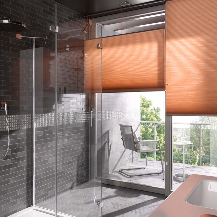 Terracotta Wabenplissees - Sonnenschutz im Badezimmer