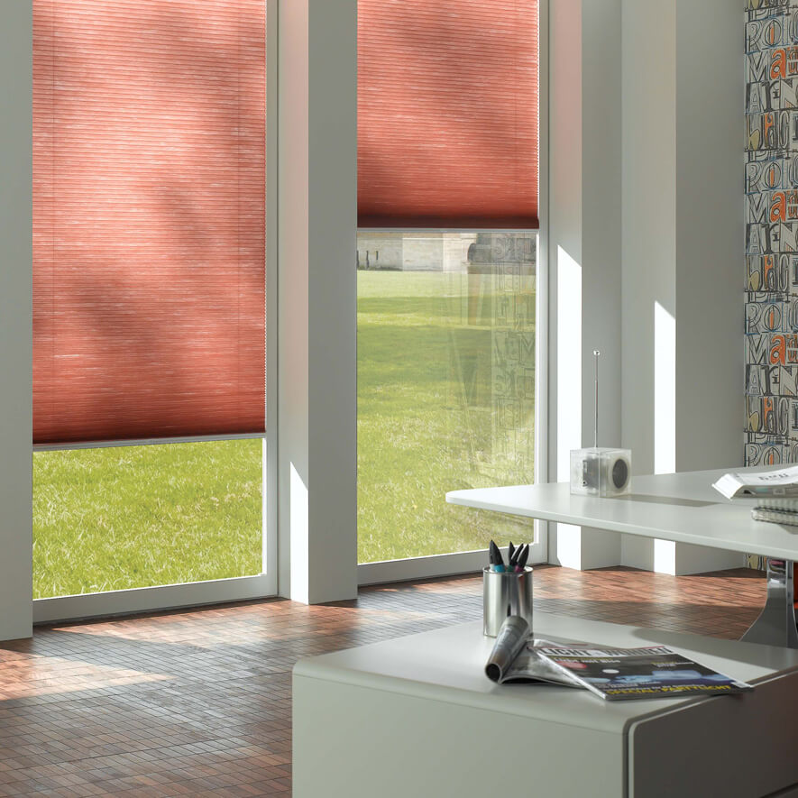 Wabenplisssee fest verspannt im Arbeitszimmer