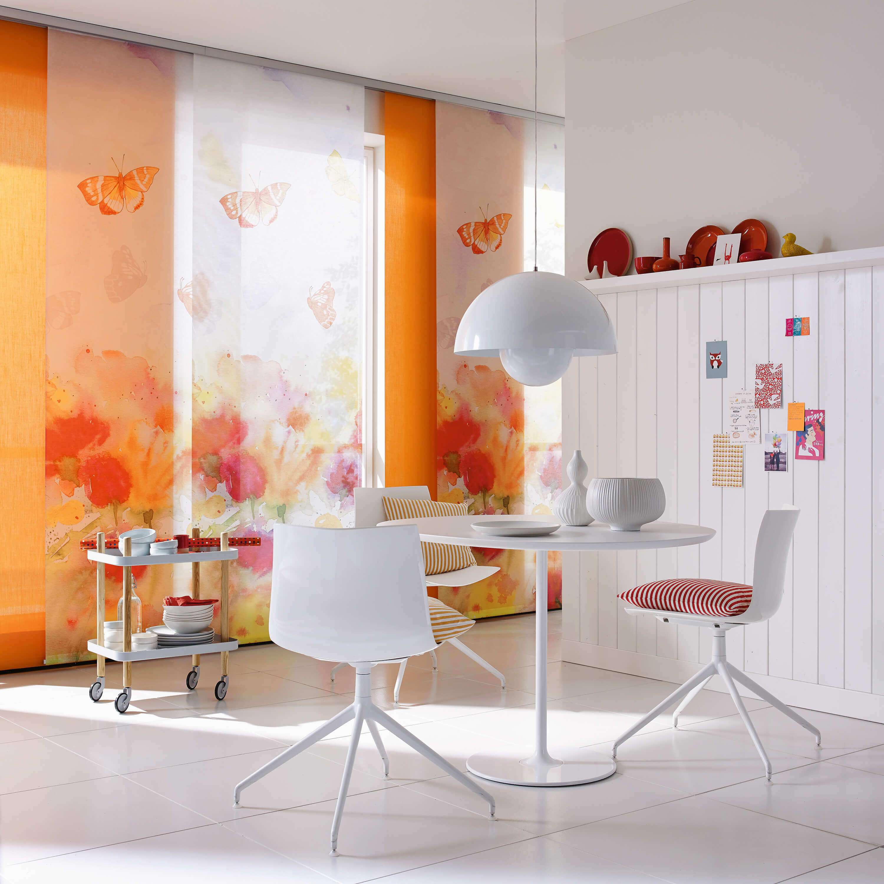 Flächenvorhänge – Raumteiler und Fensterdekoration