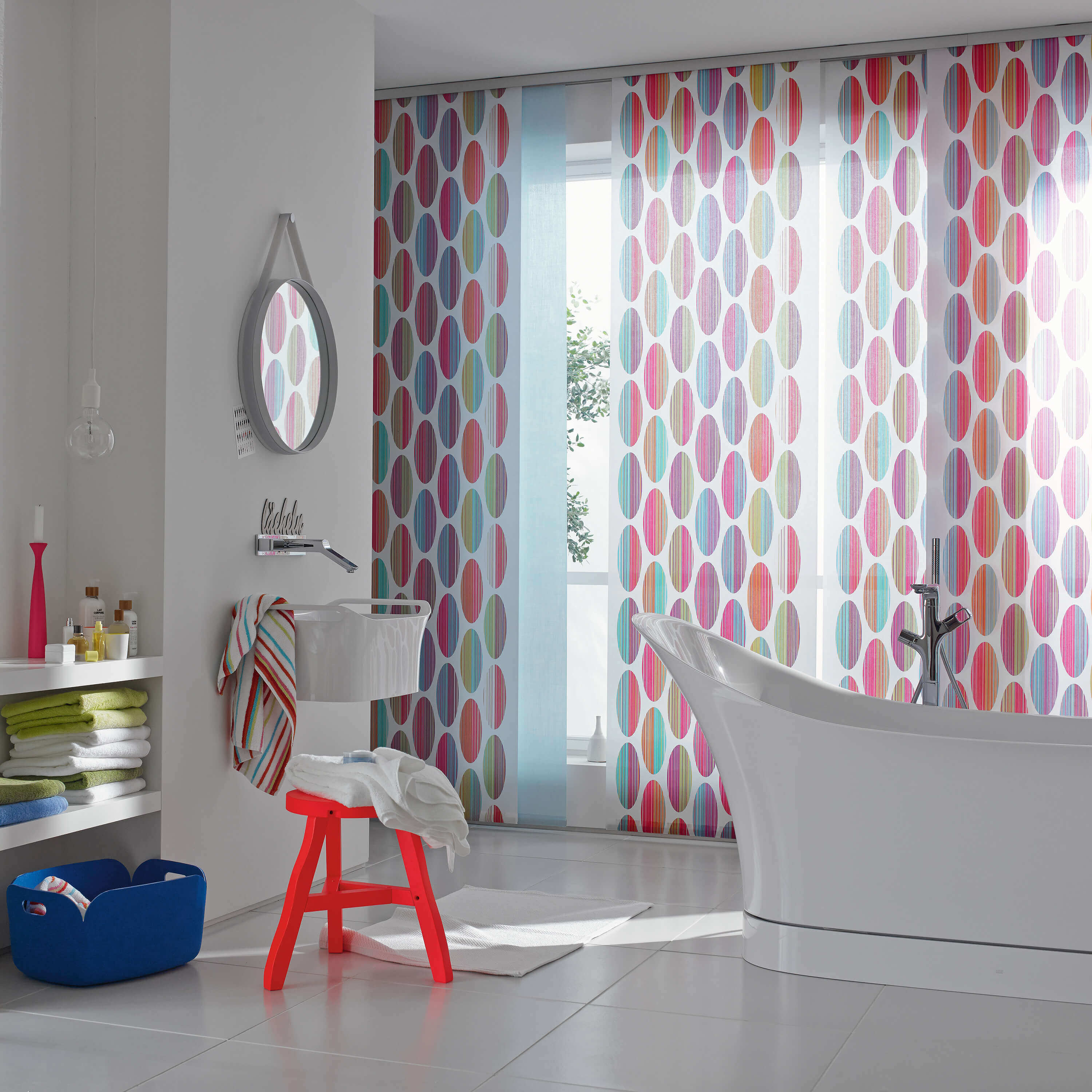 Flächenvorhänge – Raumteiler und Fensterdekoration