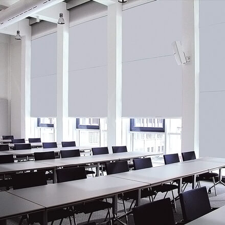 Verdunkelungsanlagen für Arbeitsplatz und Seminarräume