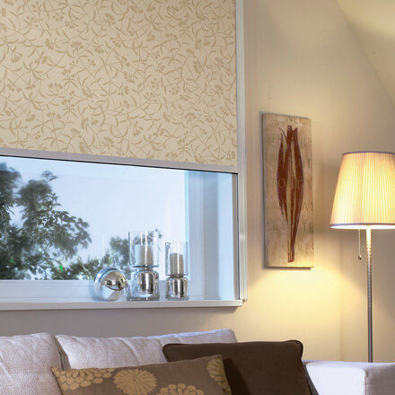 Verdunkelungsanlagen in hellbraunem Muster