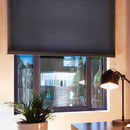 Verdunkelnde Wabenplissees