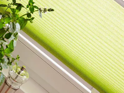 Wabenplissee ohne Bohren direkt am Fensterflügel montiert